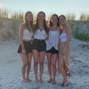 Meet your Posher, Dina